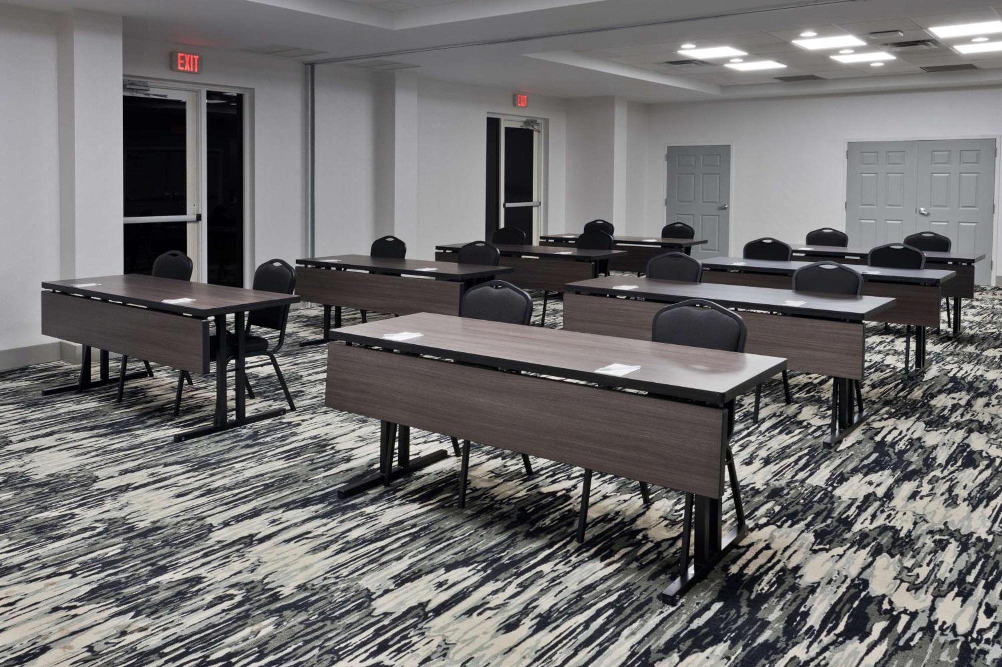Hilton Garden Inn Birmingham/Lakeshore Drive Exterior photo